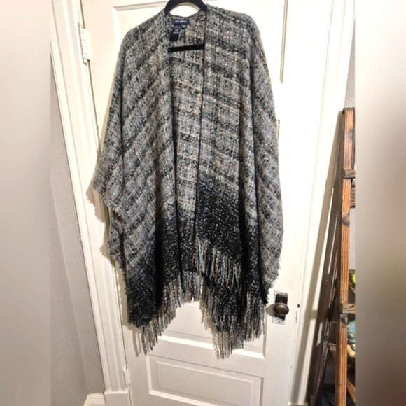 Max Edition Plaid Poncho with Fringe - Picture 1 of 5